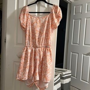 Peach floral romper size L. Open-tie back